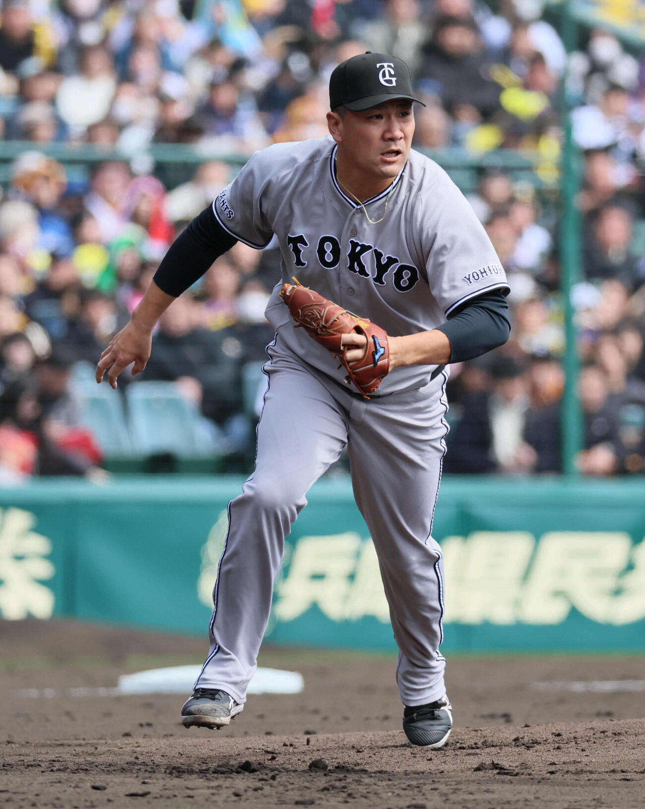 阪神対巨人　2回裏阪神無死、田中将は前川の一ゴロにダッシュする（撮影・宮崎幸一）