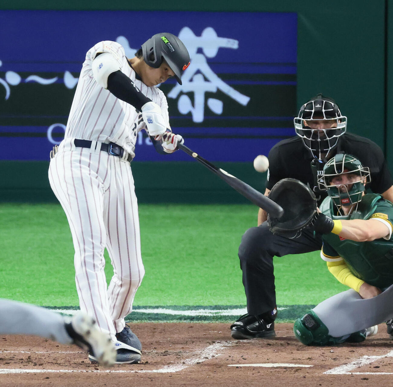 日本対オーストラリア　2回裏日本2死一、二塁、大谷は中飛を打ち上げる（撮影・加藤哉）