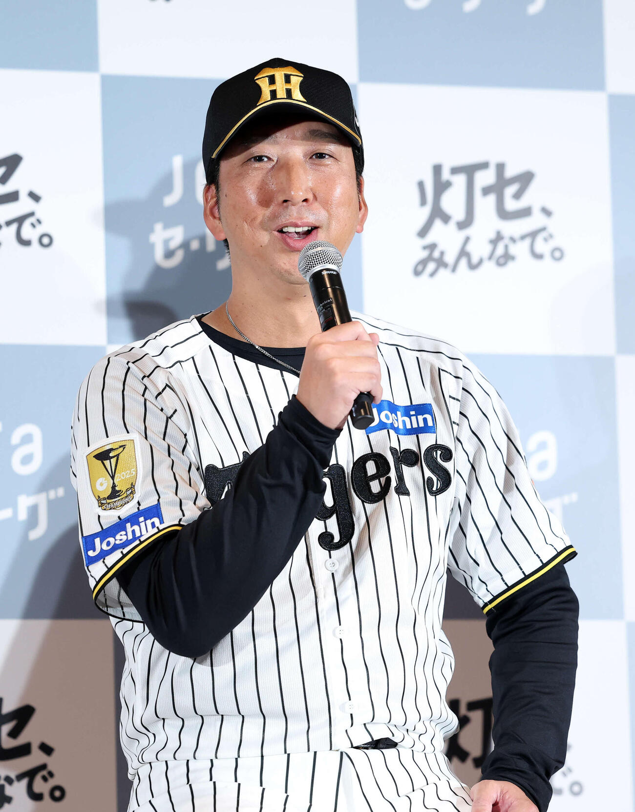 「灯セ、みんなで。」プロジェクト記者会見に臨む阪神藤川監督（撮影・鈴木正人）　