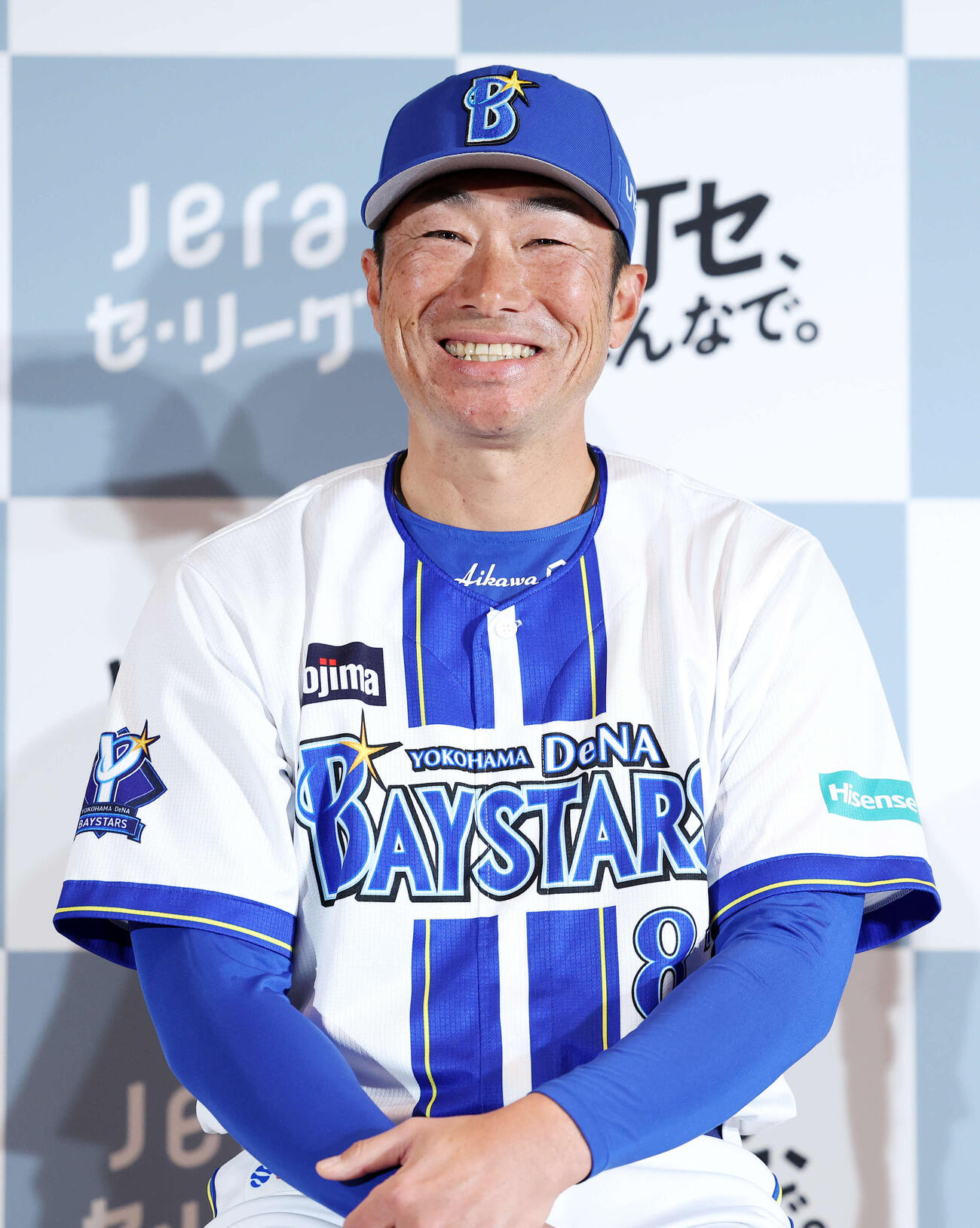 「灯セ、みんなで。」プロジェクト記者会見に臨むDeNA相川監督（撮影・鈴木正人）　