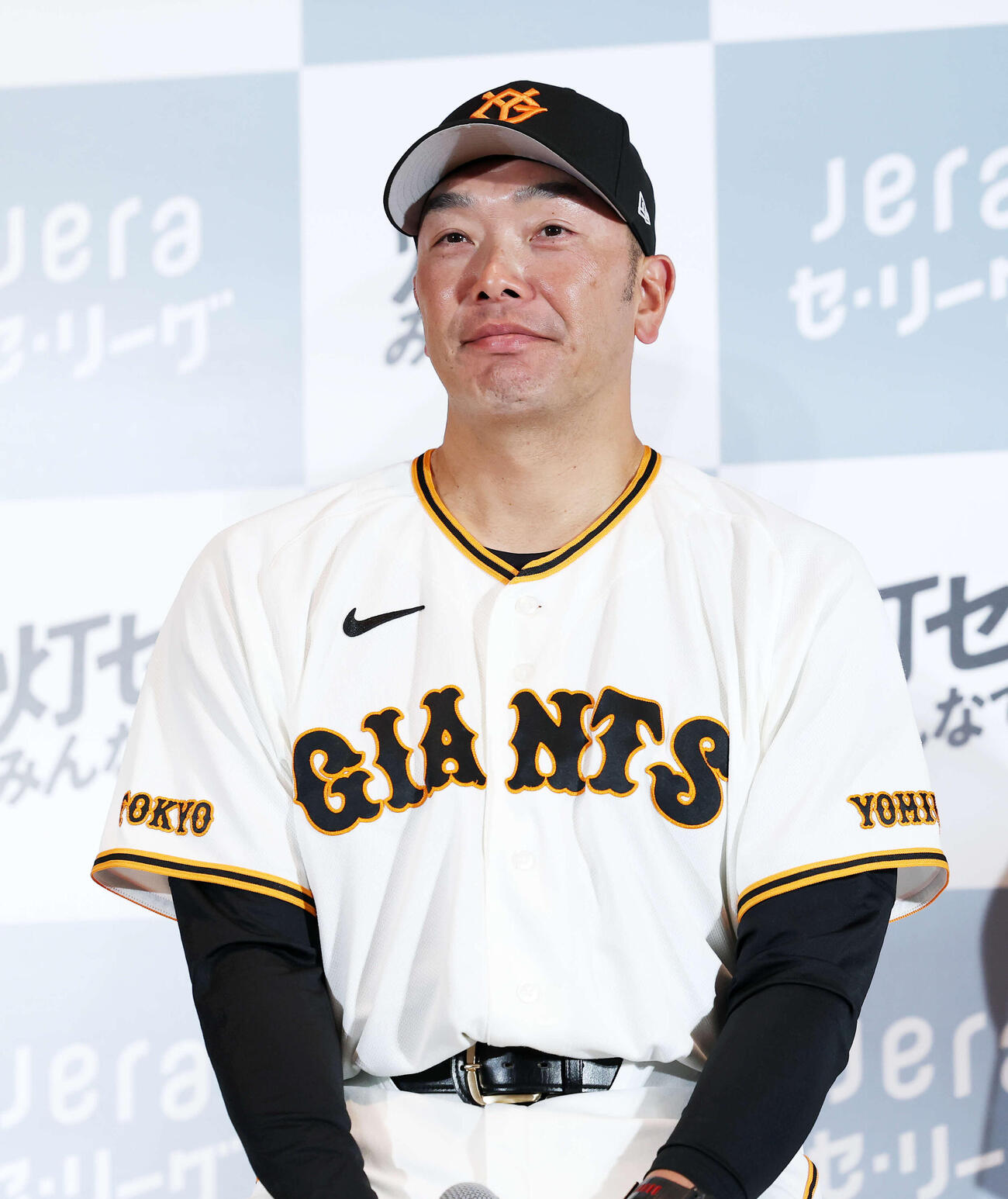 「灯セ、みんなで。」プロジェクト記者会見に臨む巨人阿部監督（撮影・鈴木正人）　