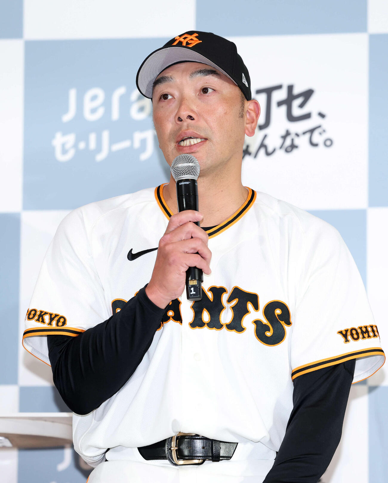 「灯セ、みんなで。」プロジェクト記者会見に臨む巨人阿部監督（撮影・鈴木正人）　