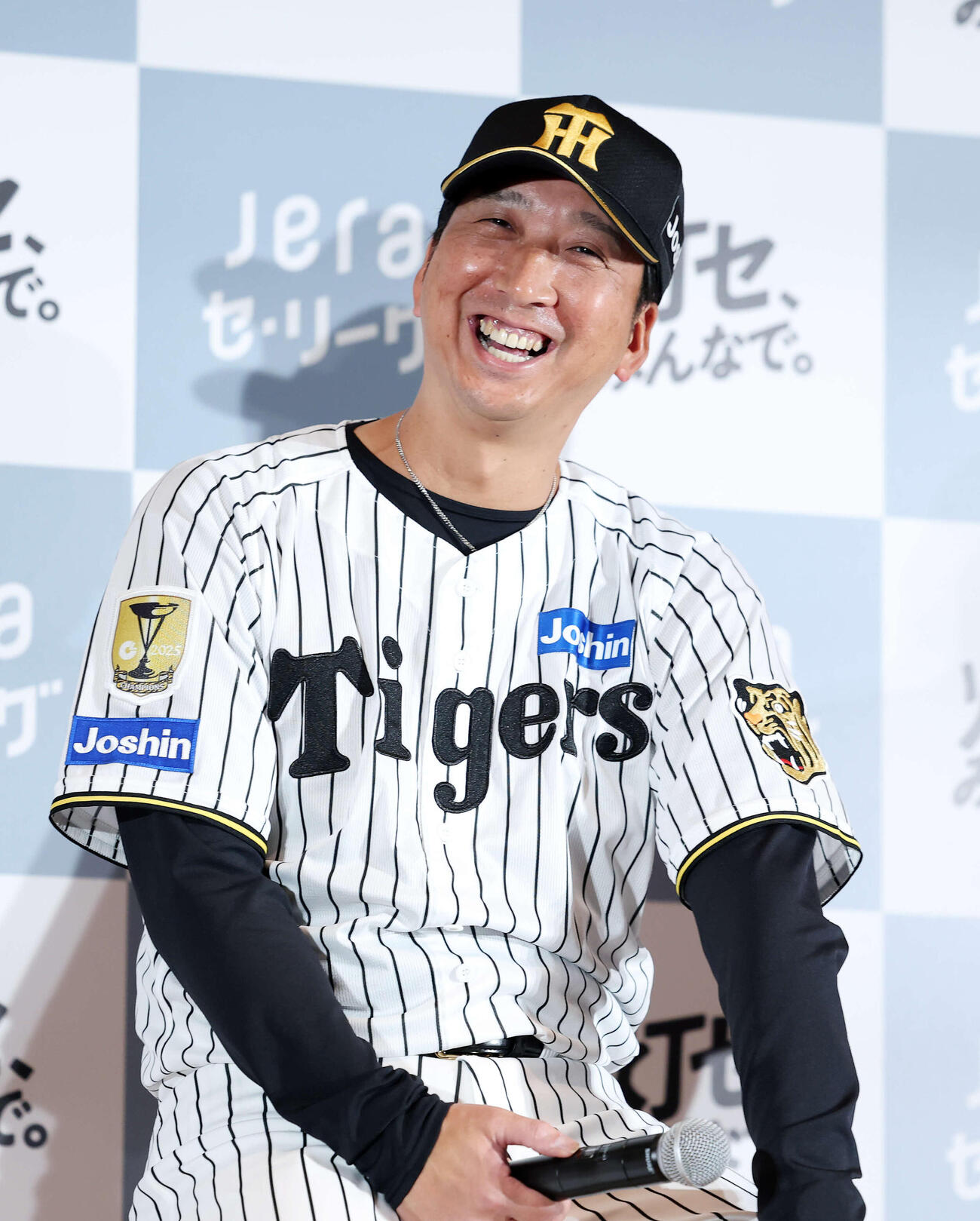 「灯セ、みんなで。」プロジェクト記者会見に臨む阪神藤川監督（撮影・鈴木正人）　