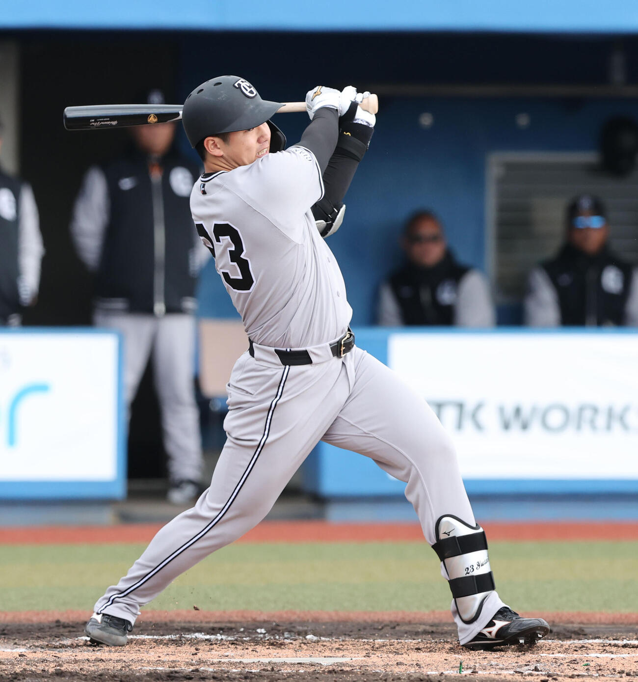 ソフトバンク対巨人　2回表巨人2死一、二塁、石塚は右前に先制適時打を放つ（撮影・梅根麻紀）