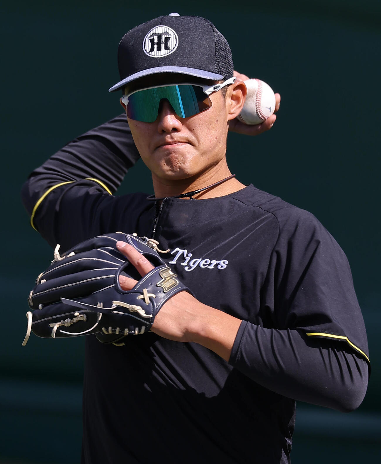 阪神対西武　外野守備練習をする西純（撮影・上田博志）