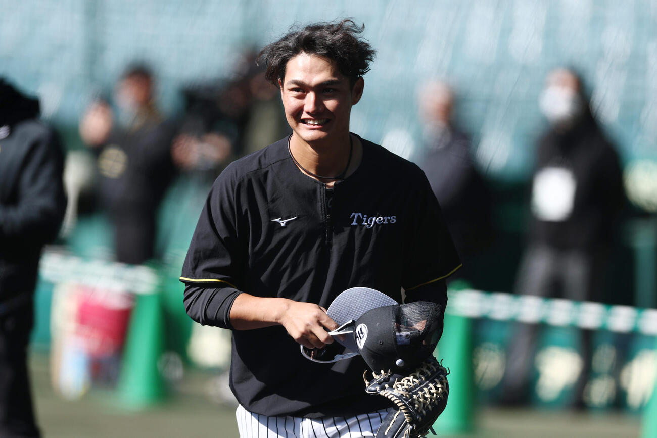 阪神対西武　試合前練習に臨む阪神西純（撮影・前田充）