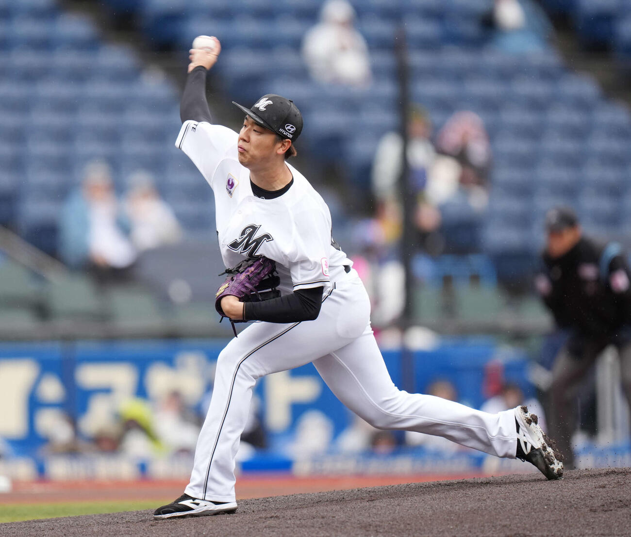 ロッテ対オリックス　先発し力投するロッテ木村（撮影・増田悦実）