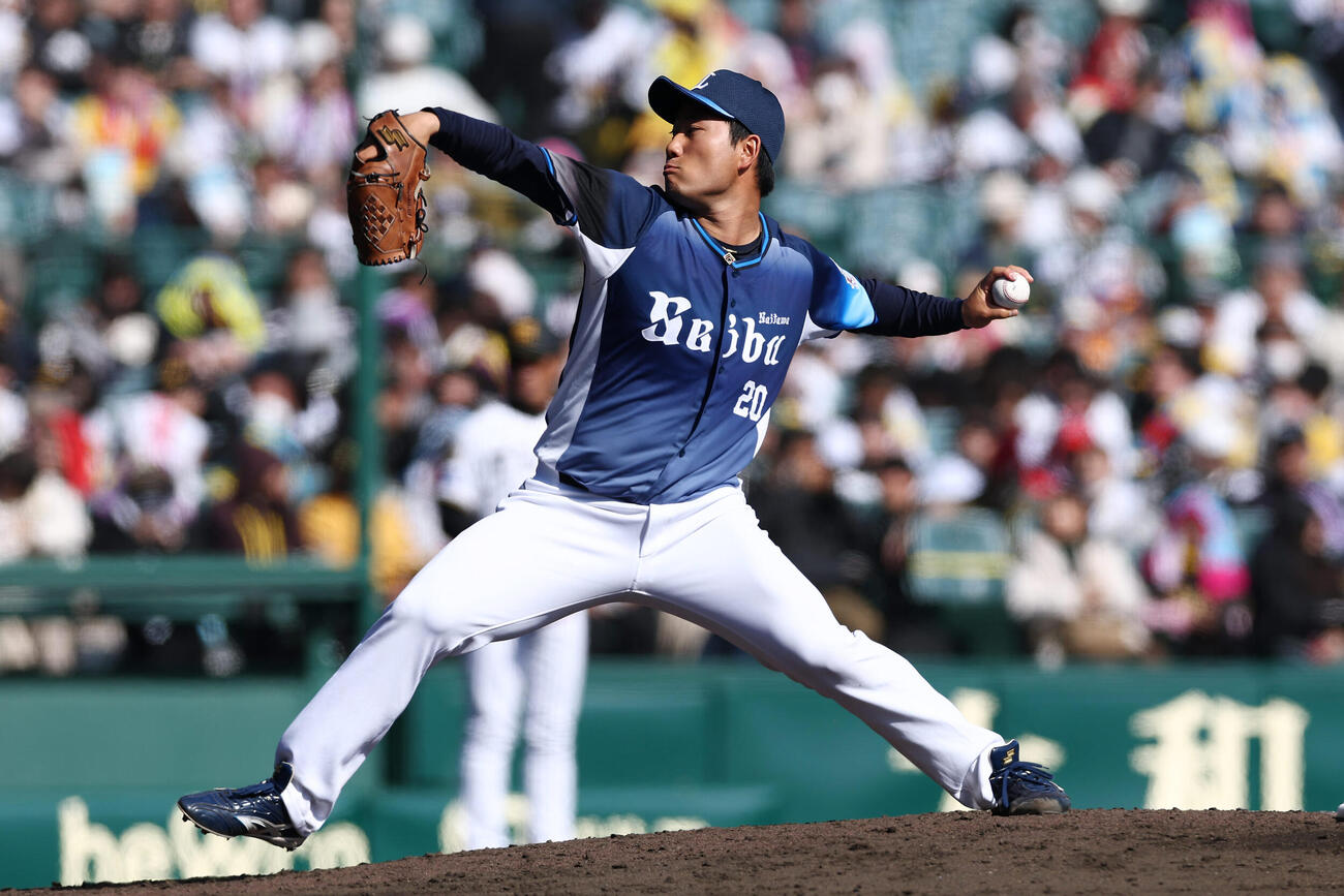 阪神対西武　西武2番手の岩城（撮影・前田充）