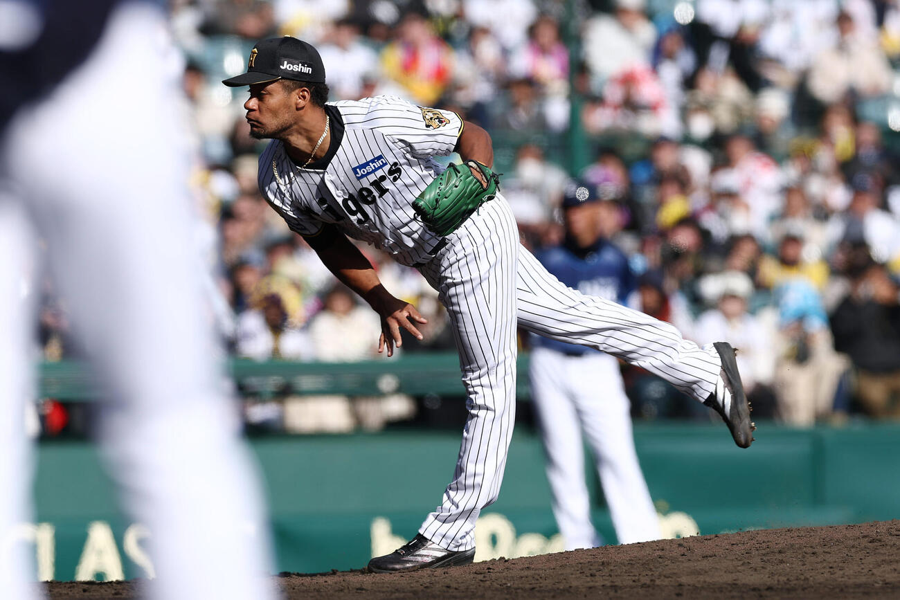 阪神対西武　阪神6番手のモレッタ（撮影・前田充）