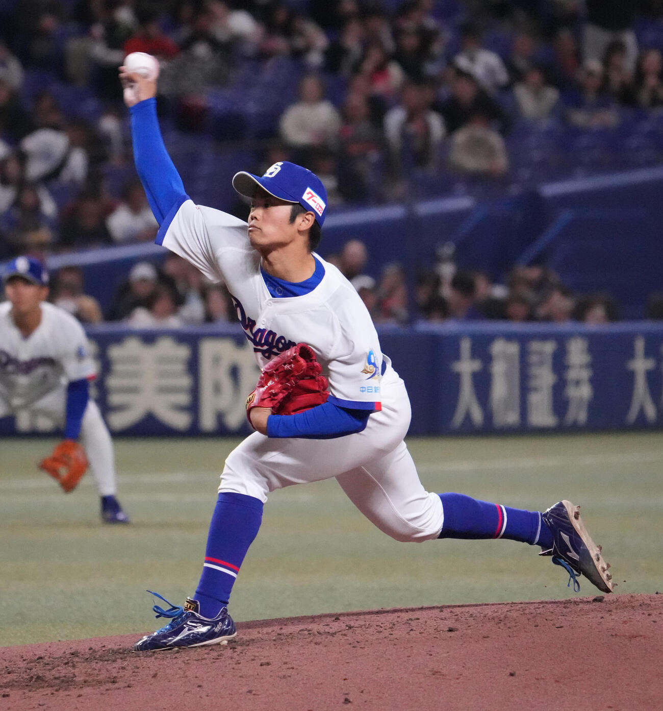 中日対ヤクルト　4回表、中日2番手で登板する根尾（撮影・森本幸一）