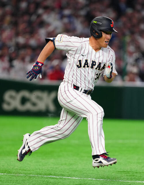 WBC】吉田正尚が「ボール破壊」マッチョマン秘打でボールの皮破り内野