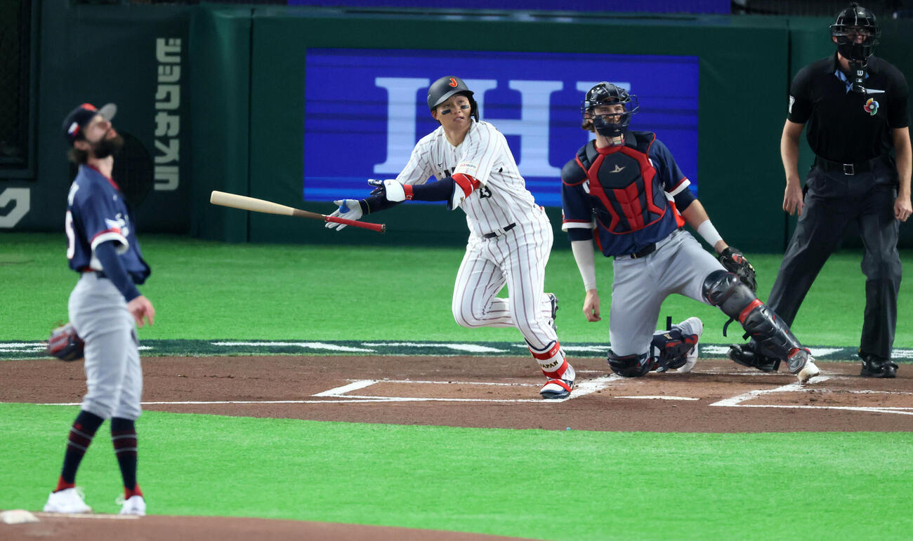 日本対チェコ　1回裏日本無死、森下は左飛を打ち上げる。投手サトリア（撮影・加藤哉）