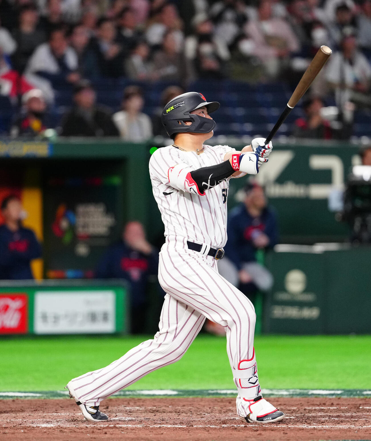 日本対チェコ　8回裏日本2死満塁、満塁本塁打を放つ村上（撮影・江口和貴）
