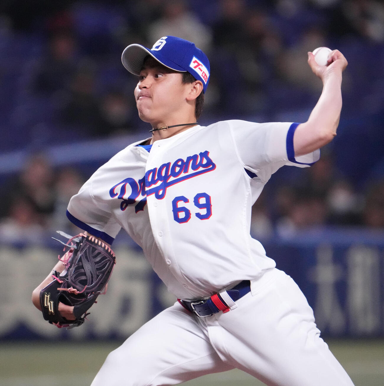 中日対ヤクルト　1回表、登板する中日先発の三浦（撮影・森本幸一）