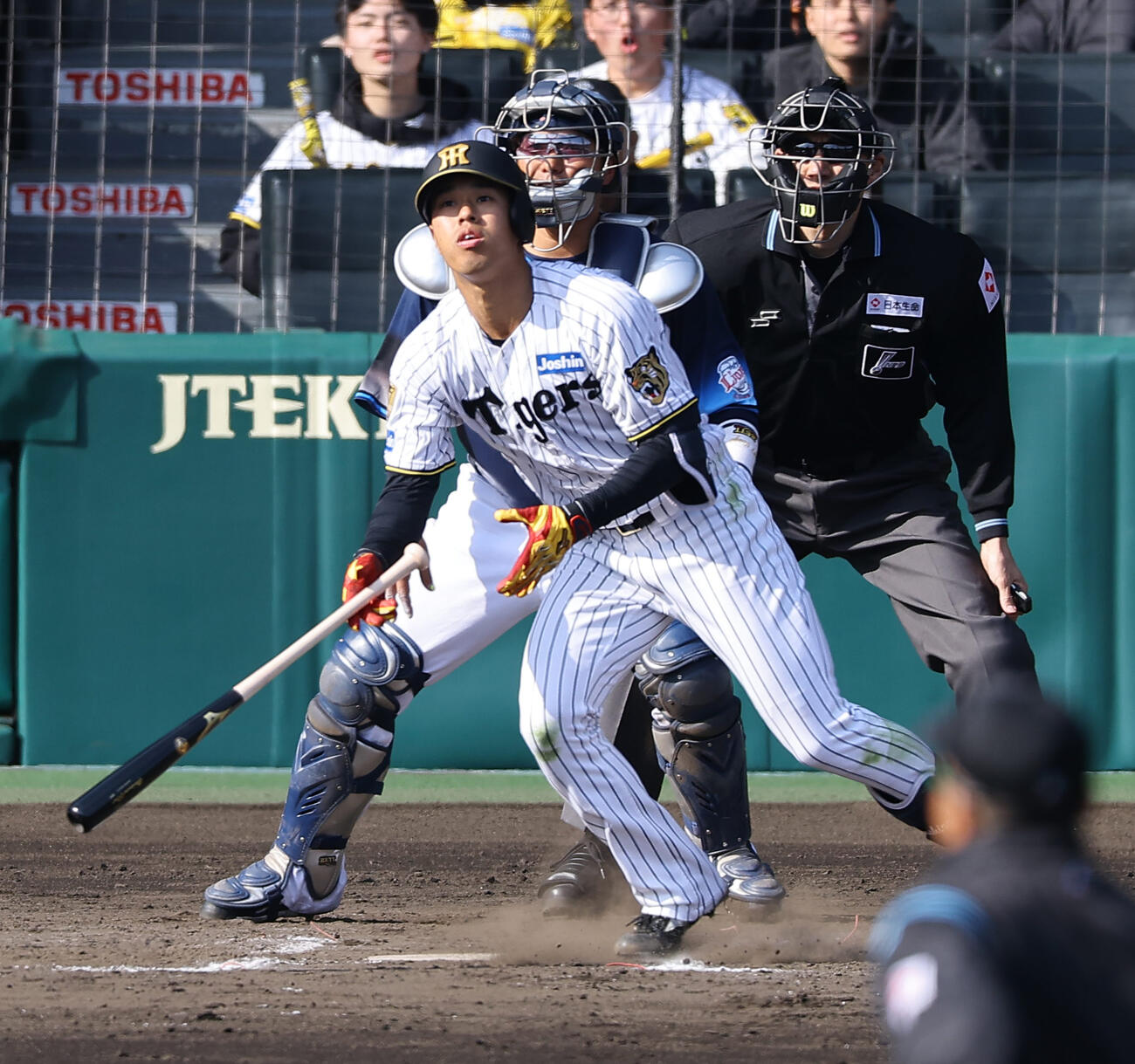 阪神対西武　7回裏阪神1死二、三塁、岡城は2点適時三塁打を放つ（撮影・上田博志）