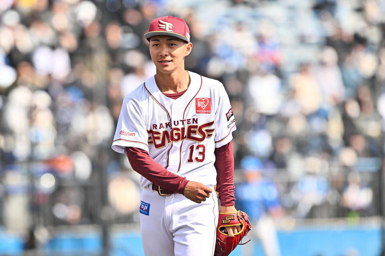楽天対日本ハム　3回表日本ハム2死一塁、五十幡を空振り三振に仕留めた藤原（撮影・滝沢徹郎）