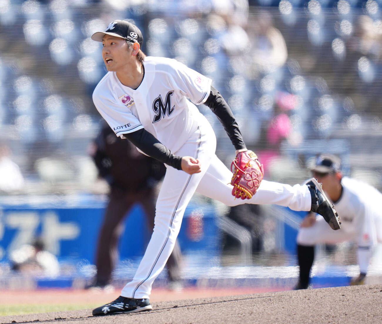 ロッテ対オリックス　先発し力投するロッテ石川柊（撮影・増田悦実）