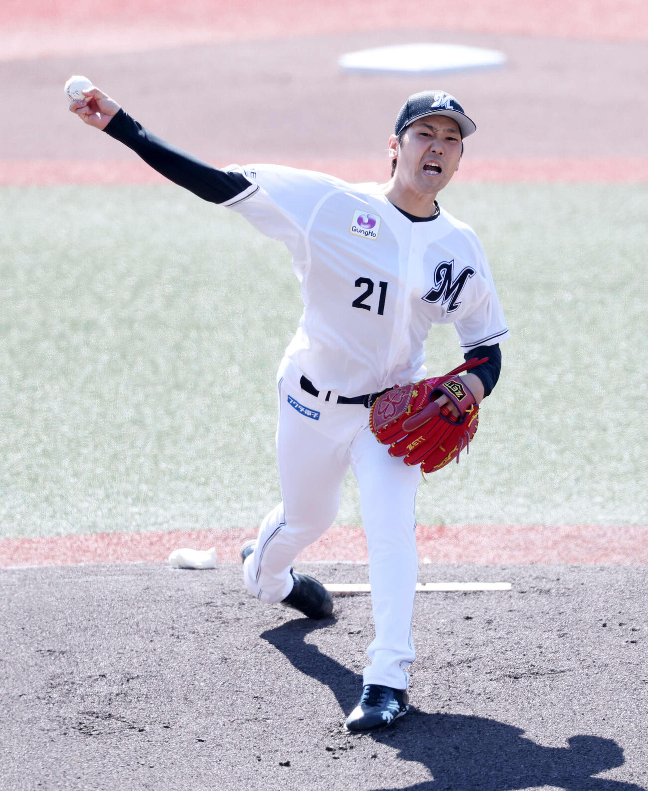ロッテ対オリックス　力投するロッテ先発の石川柊（撮影・鈴木正人）　