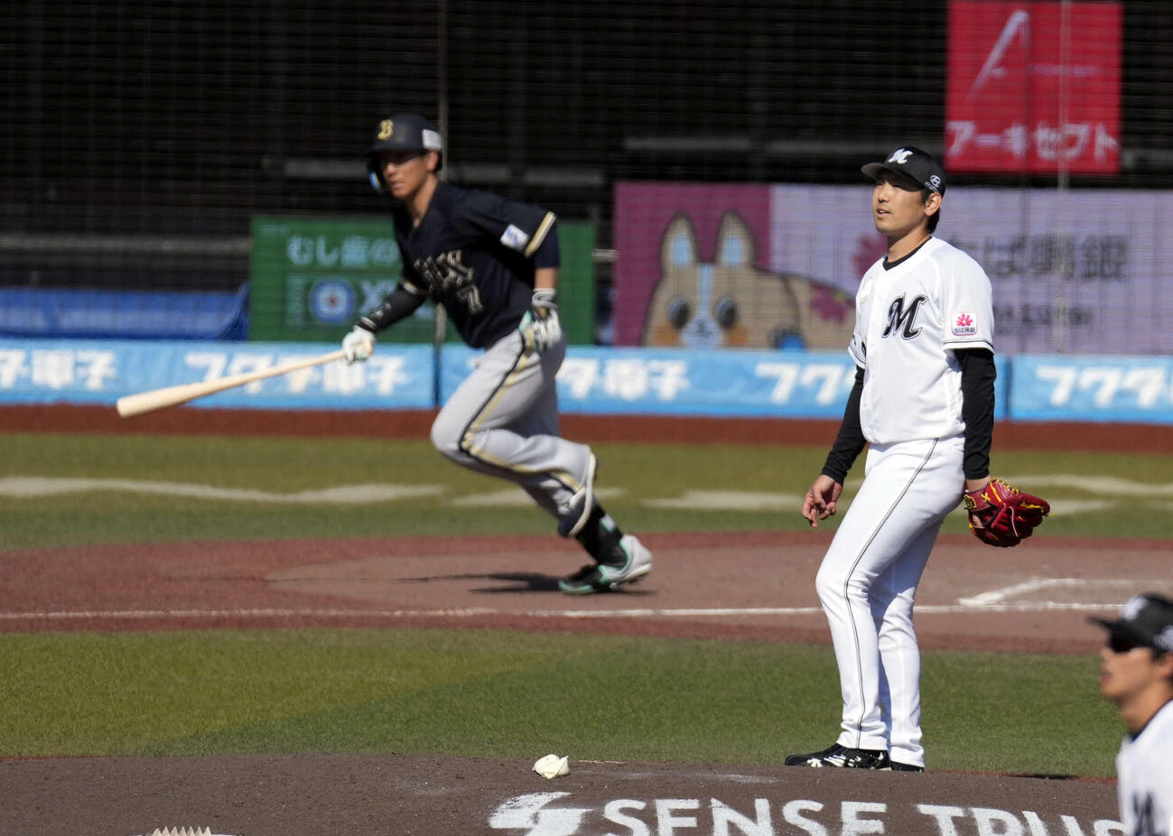 ロッテ対オリックス　5回表オリックス1死一、三塁、西川は右飛を放つ、投手は石川（撮影・小島史椰）