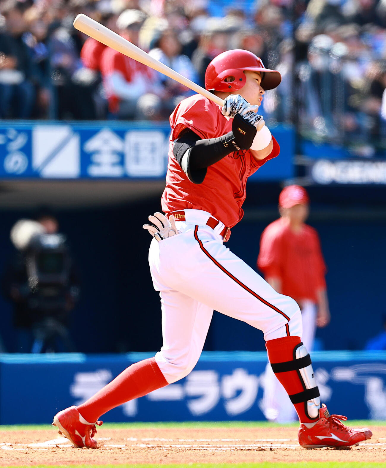 DeNA対広島　1回表広島無死一、二塁、先制右前適時打を放つ平川（撮影・野上伸悟）