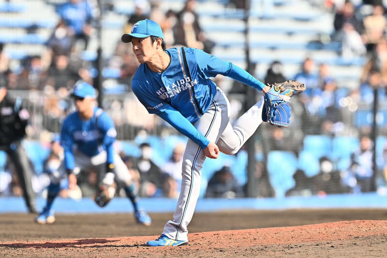 楽天対日本ハム　日本ハム2番手の玉井（撮影・滝沢徹郎）
