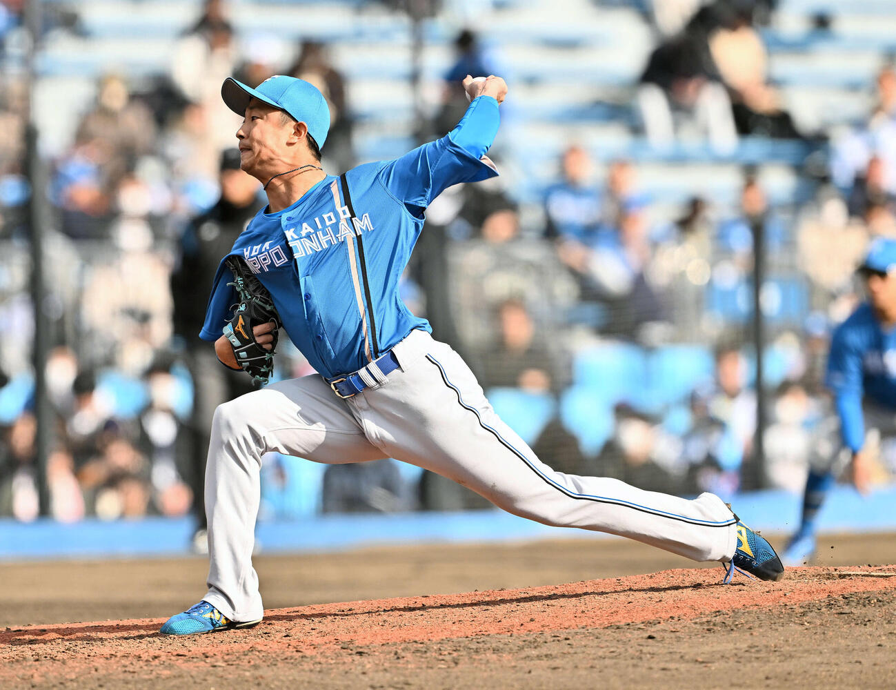 楽天対日本ハム　日本ハム4番手の島本（撮影・滝沢徹郎）
