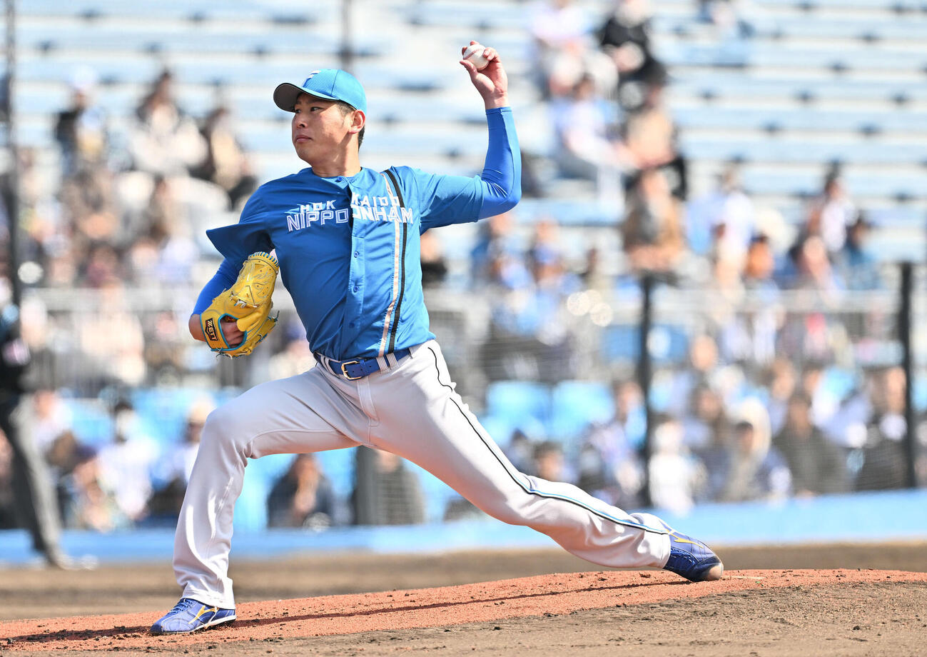 楽天対日本ハム　日本ハム先発の加藤貴（撮影・滝沢徹郎）