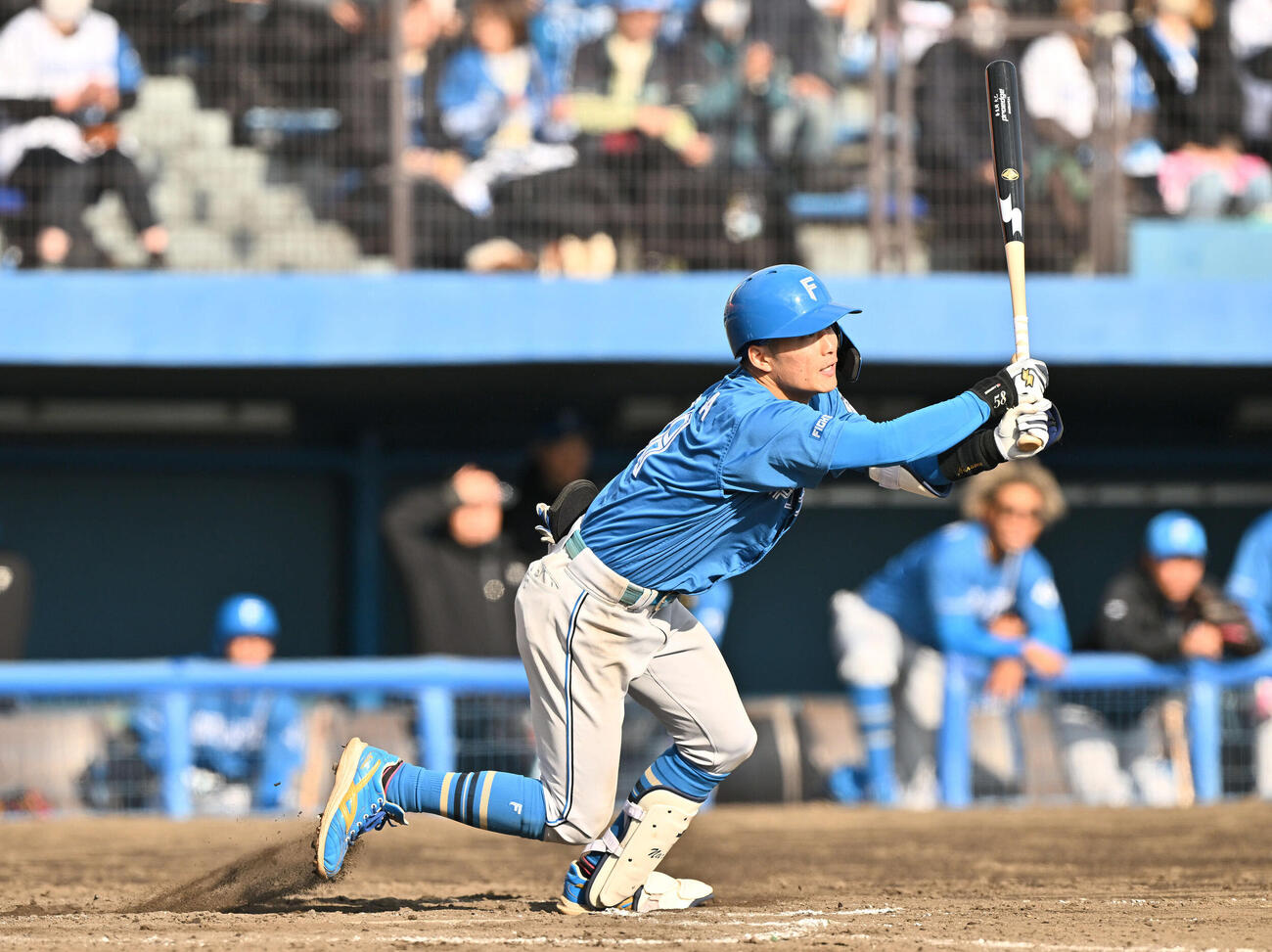 楽天対日本ハム　9回表日本ハム1死三塁、奈良間は右前適時打を放つ（撮影・滝沢徹郎）