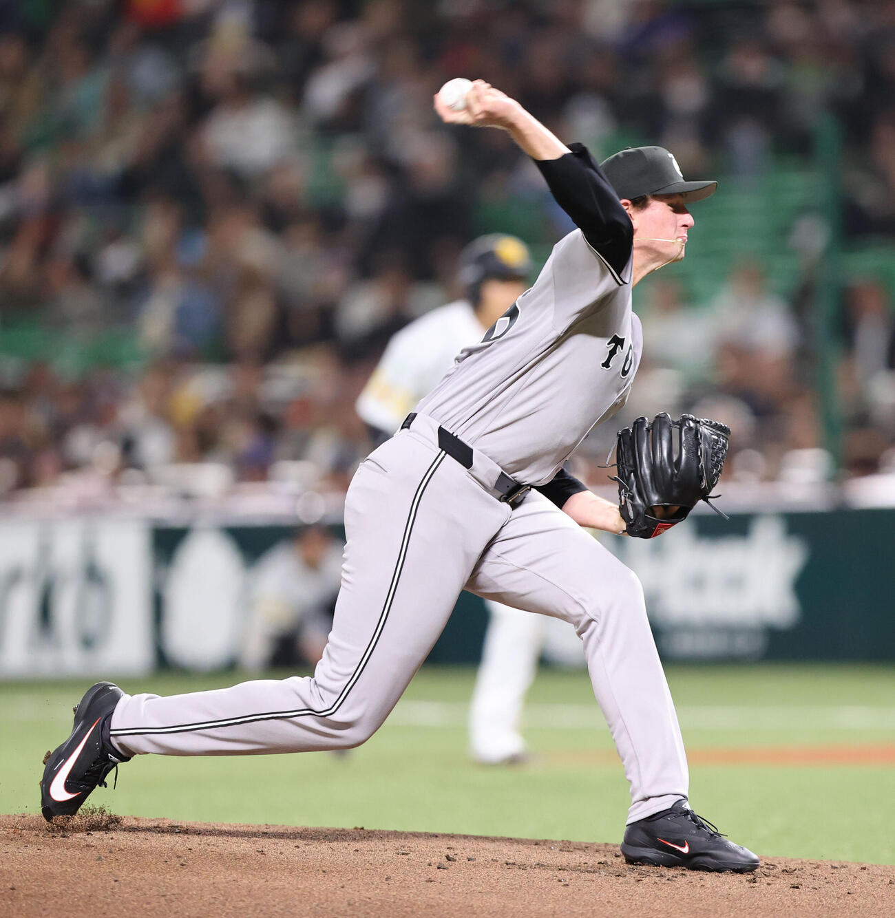 ソフトバンク対巨人　先発の巨人ウィットリー（撮影・梅根麻紀）