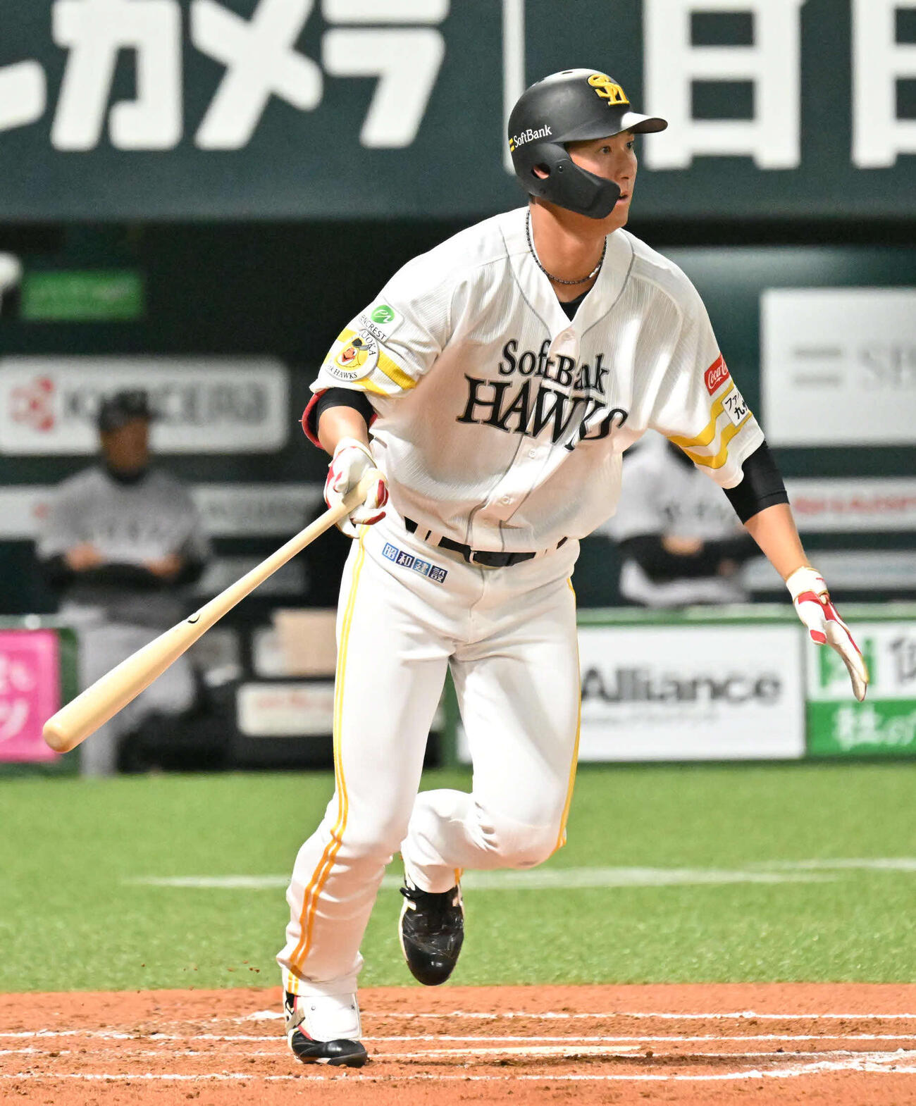 ソフトバンク対巨人　1回裏ソフトバンク2死満塁、秋広は右中間に満塁本塁打を放つ（撮影・林敢治）
