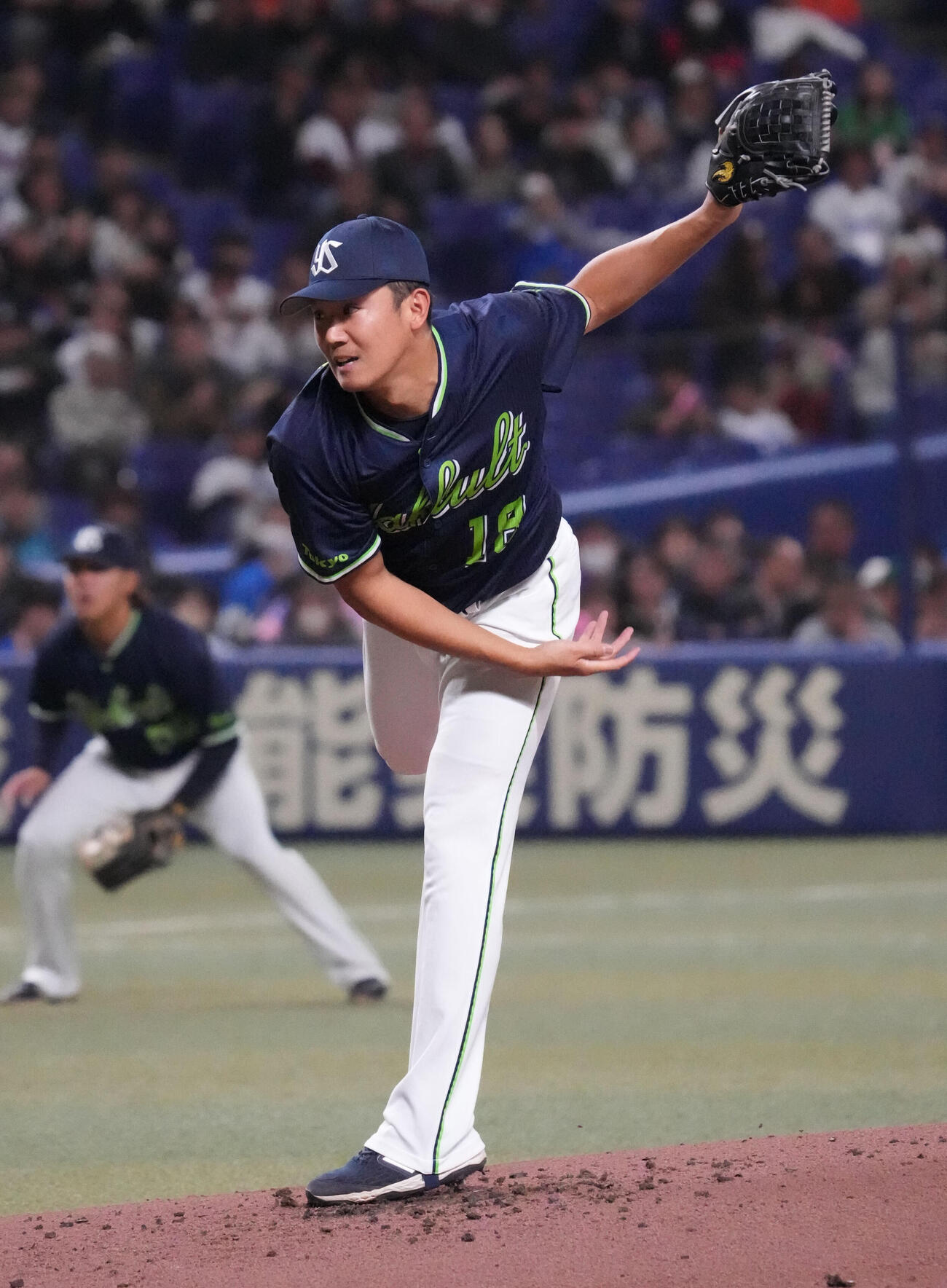 中日対ヤクルト　1回裏、登板するヤクルト先発の奥川（撮影・森本幸一）