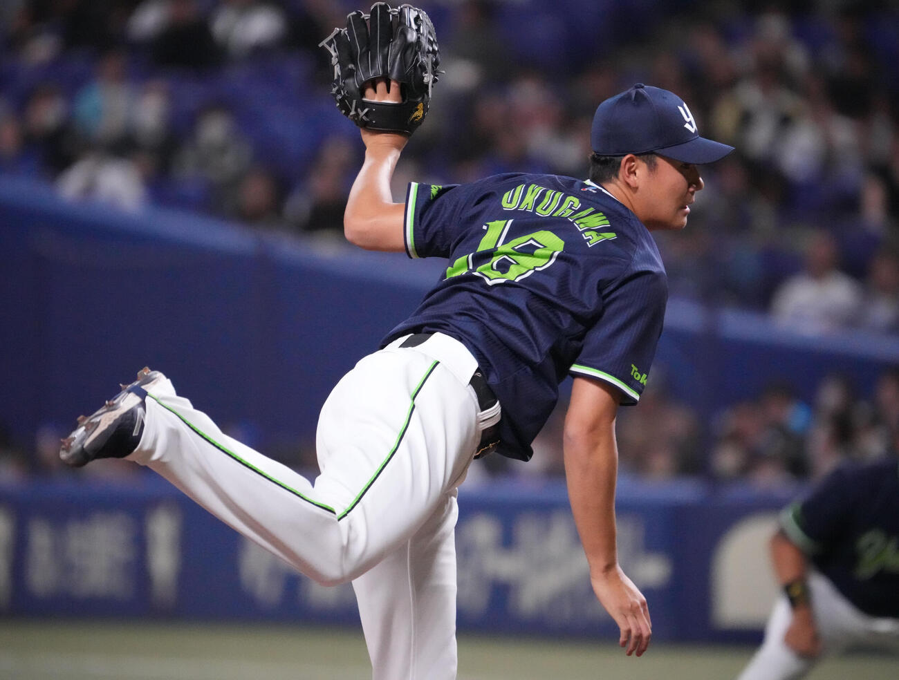 中日対ヤクルト　3回裏、力投するヤクルト先発の奥川（撮影・森本幸一）