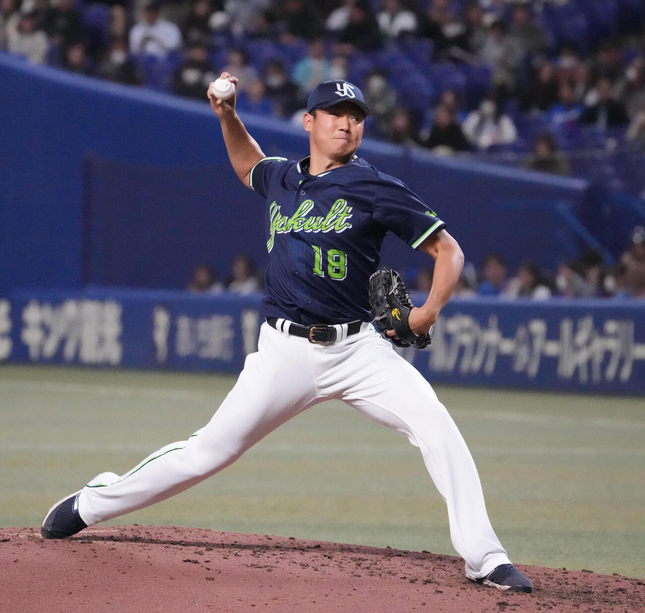 中日対ヤクルト　3回裏、力投するヤクルト先発の奥川（撮影・森本幸一）