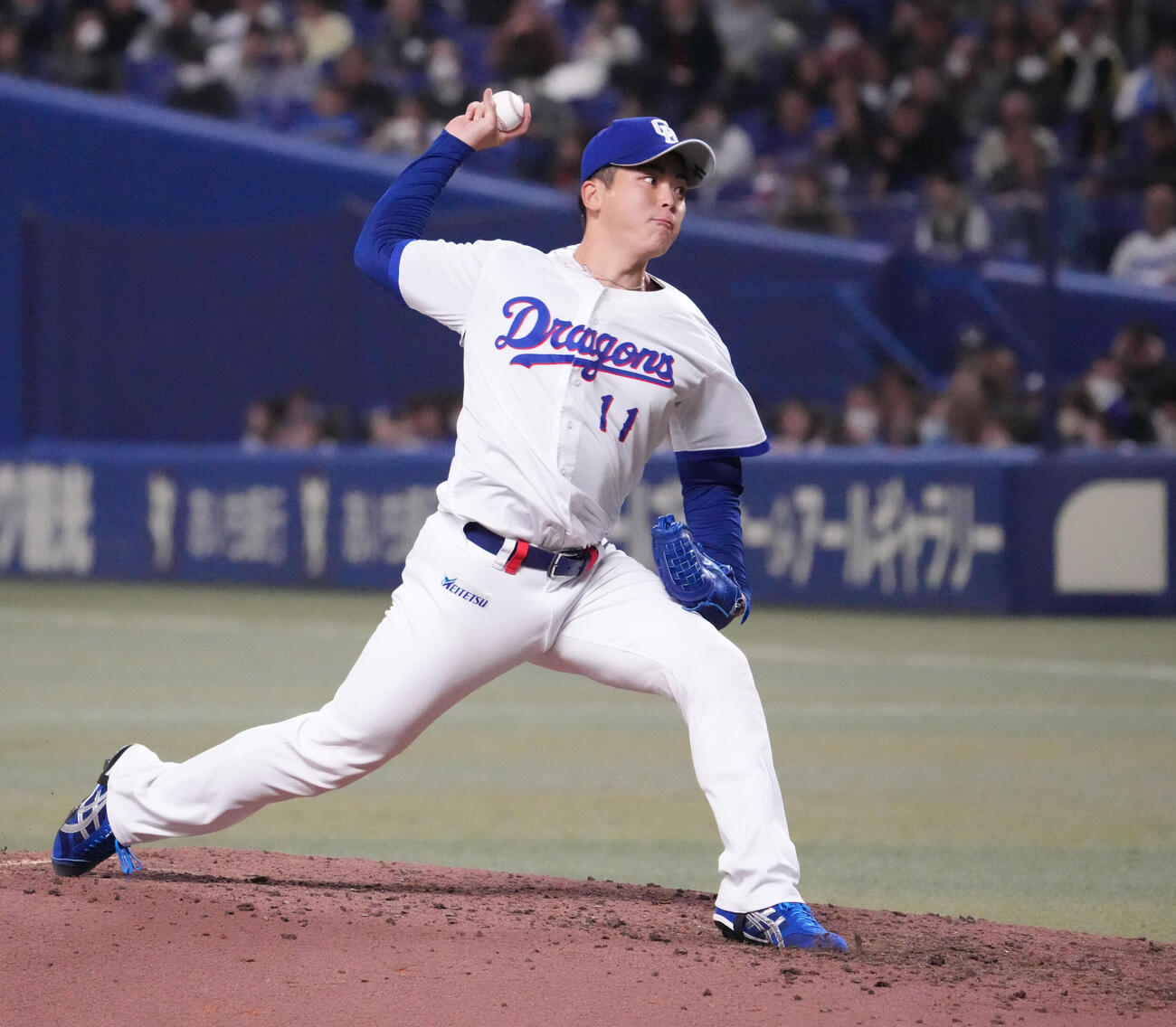 中日対ヤクルト　6回表、中日2番手で登板する中西（撮影・森本幸一）