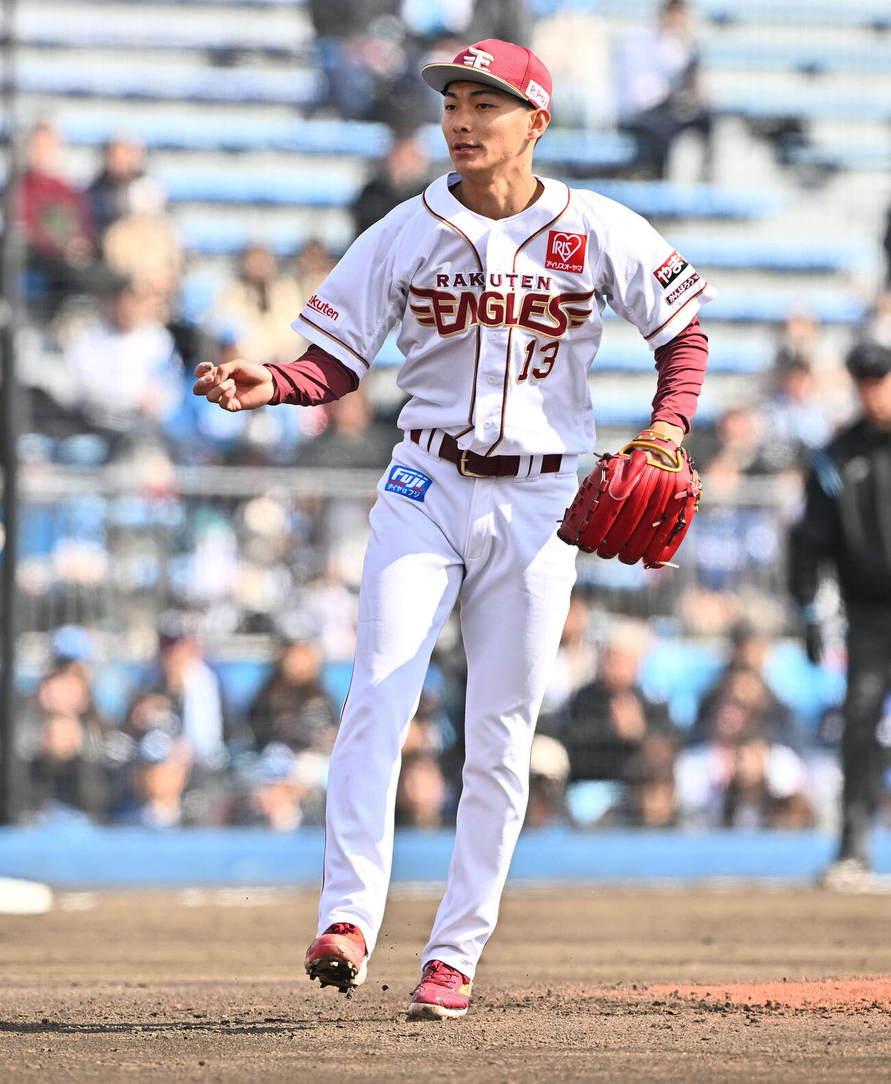 楽天対日本ハム　3回表日本ハム2死一塁、五十幡を空振り三振に仕留めた藤原（撮影・滝沢徹郎）