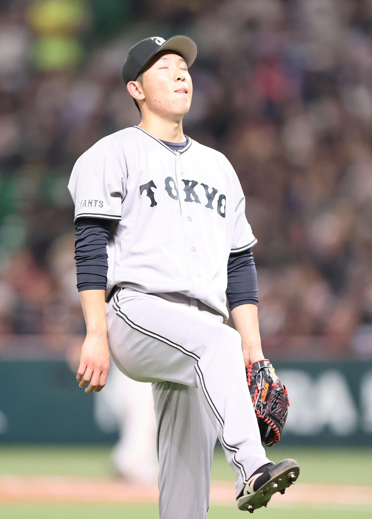 ソフトバンク対巨人　6回裏ソフトバンク2死一、三塁、戸郷は秋広に左前適時打を浴びる（撮影・梅根麻紀）