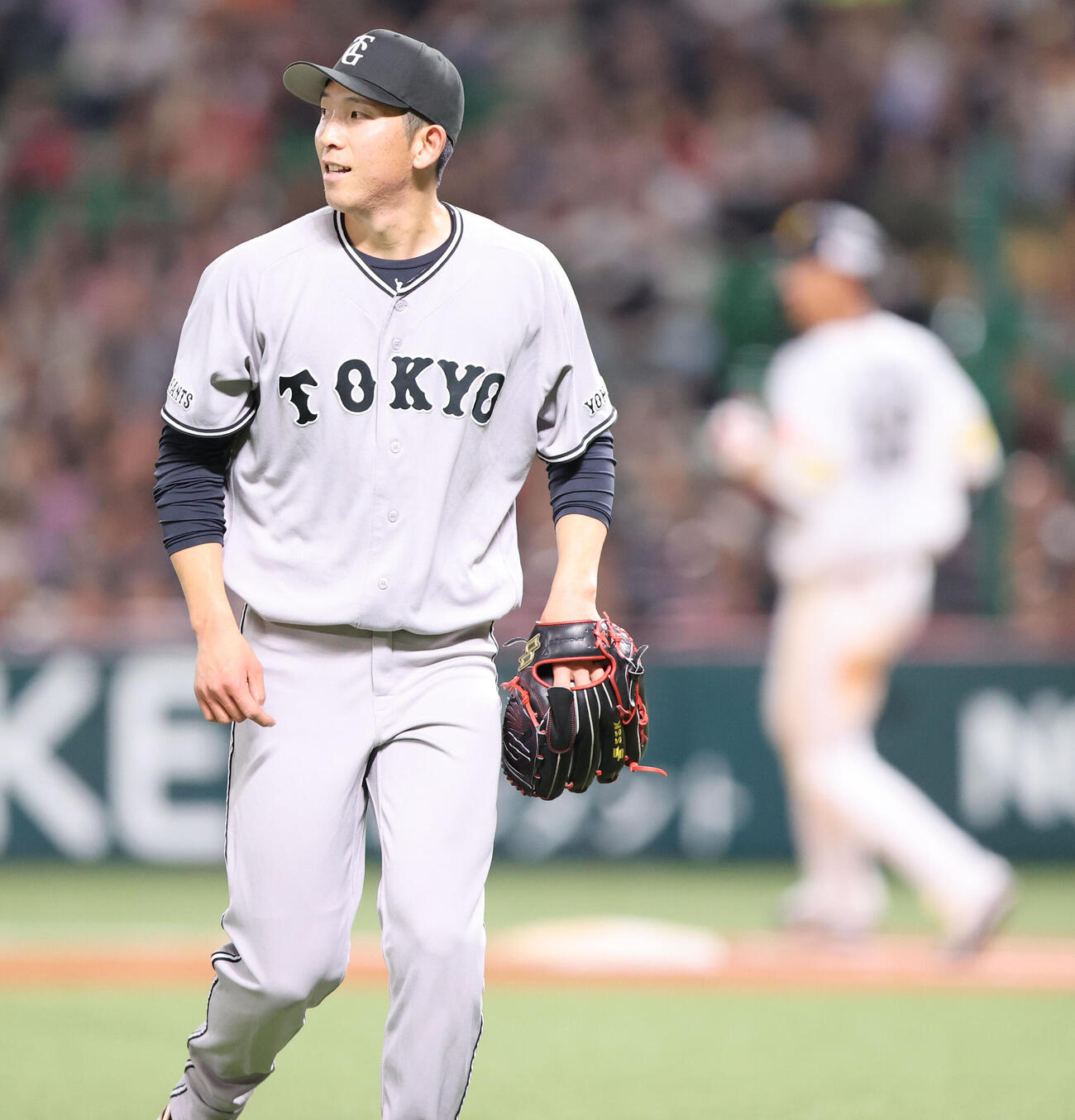 ソフトバンク対巨人　6回裏ソフトバンク2死一、三塁、戸郷は秋広に左前適時打を浴びる（撮影・梅根麻紀）