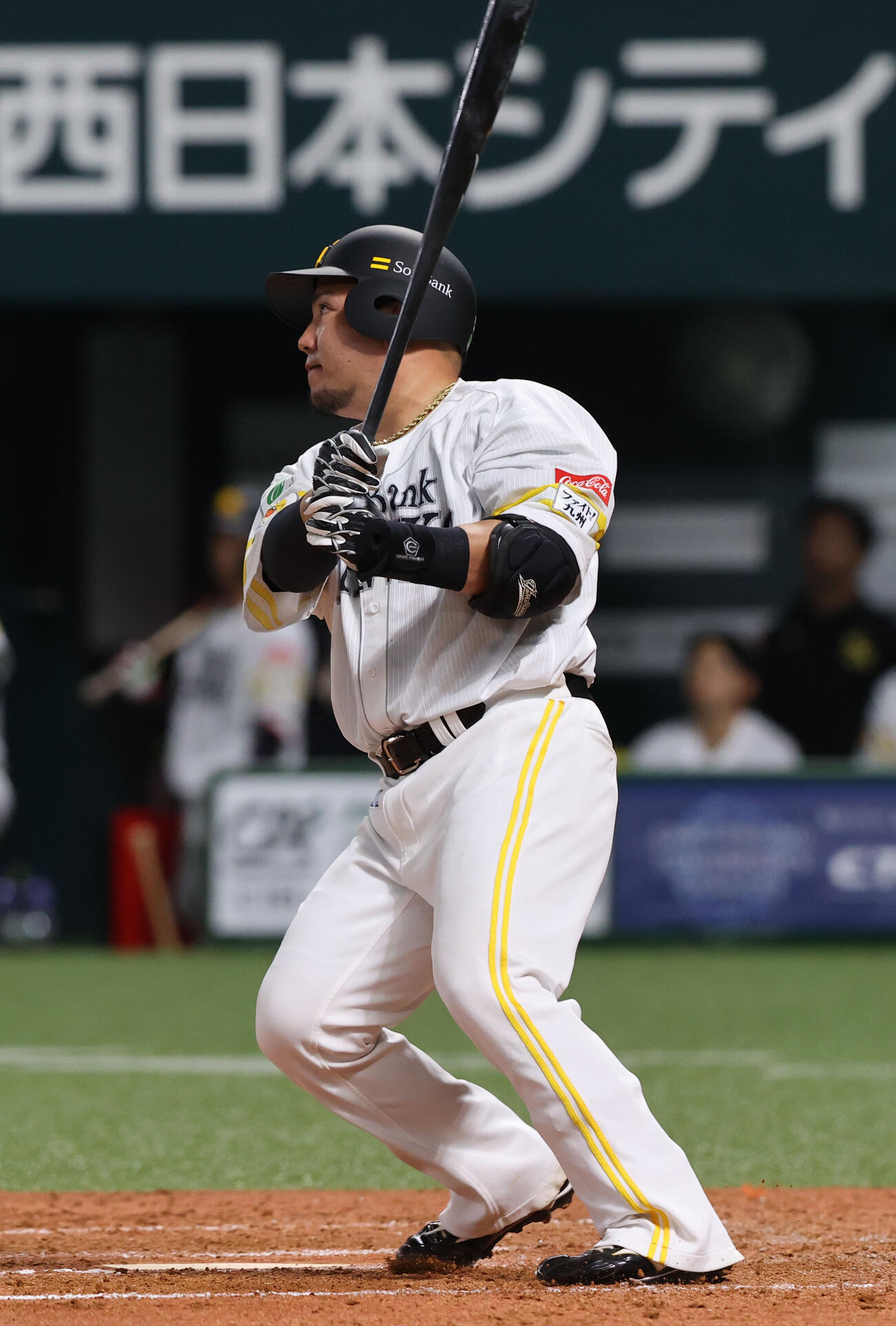 ソフトバンク対巨人　2回裏ソフトバンク2死一、二塁、山川は右中間に3点本塁打を放つ（撮影・梅根麻紀）