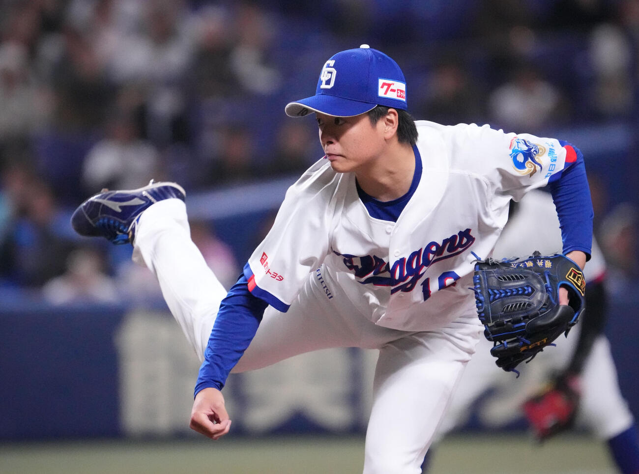 中日対ヤクルト　1回表、登板する中日先発の桜井（撮影・森本幸一）