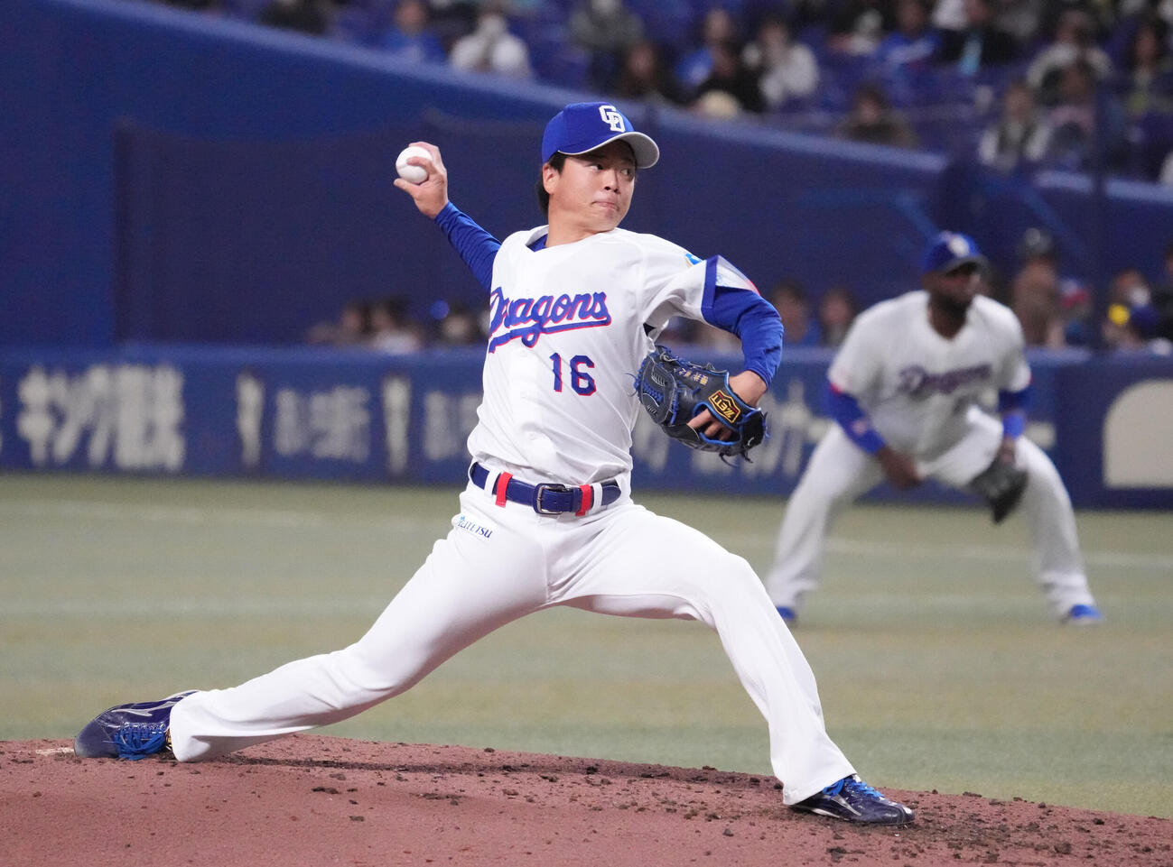 中日対ヤクルト　3回表、力投する中日先発の桜井（撮影・森本幸一）