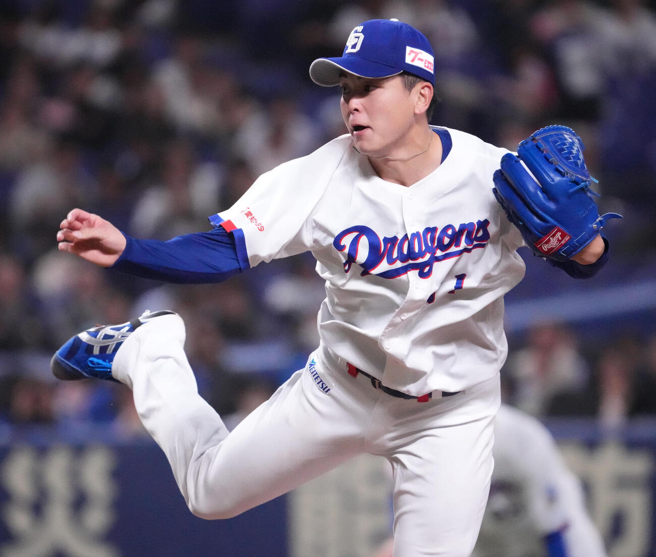中日対ヤクルト　8回表、力投する中日2番手の中西（撮影・森本幸一）
