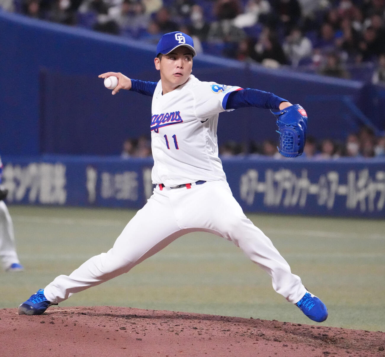 中日対ヤクルト　6回表、中日2番手で登板する中西（撮影・森本幸一）