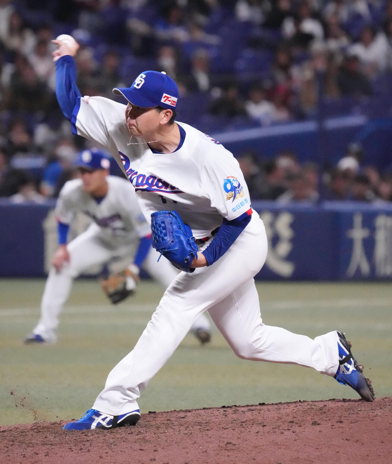 中日対ヤクルト　8回表、力投する中日2番手の中西（撮影・森本幸一）