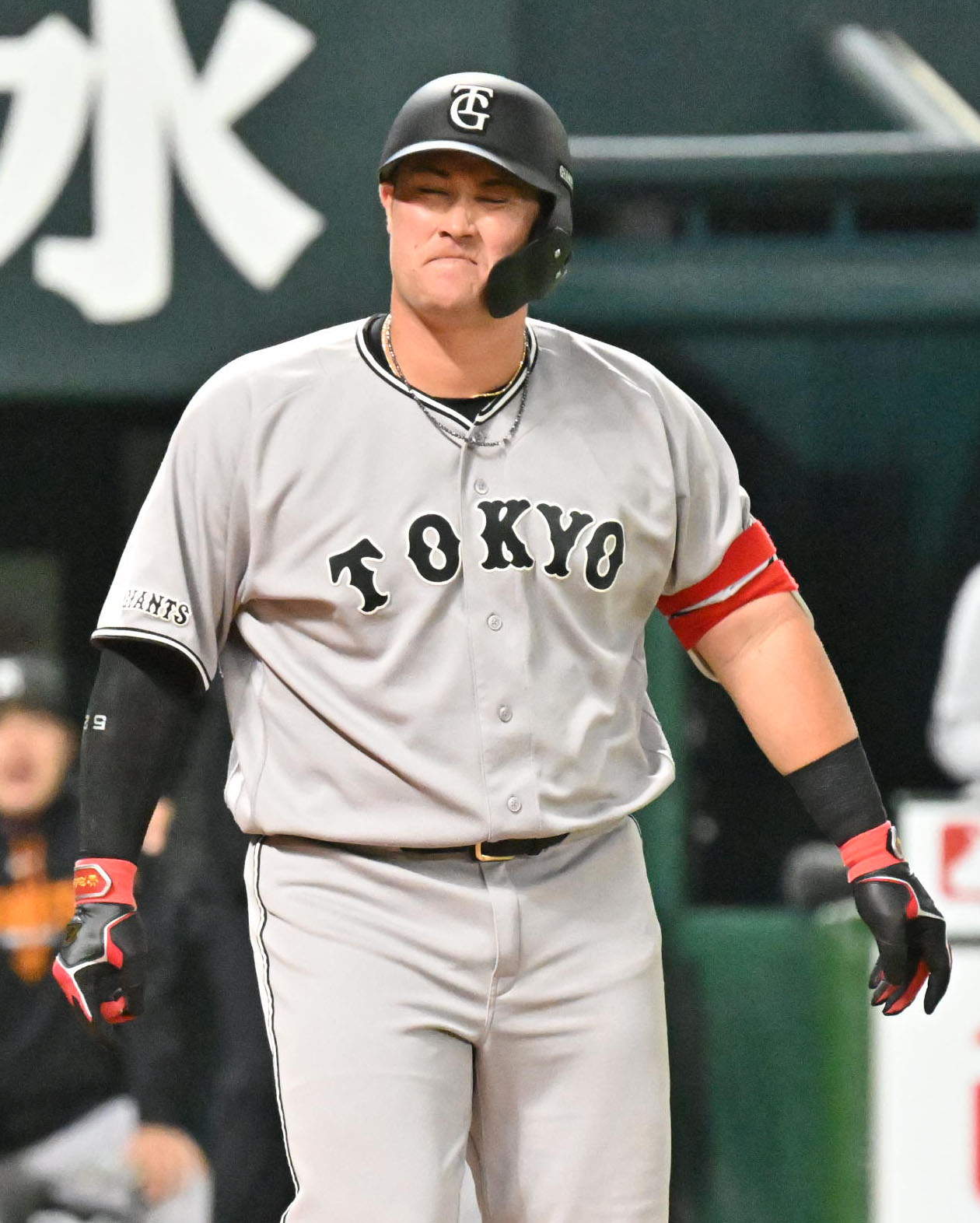 ソフトバンク対巨人　2回表巨人無死一、三塁、リチャードは死球を受ける（2026年3月撮影）