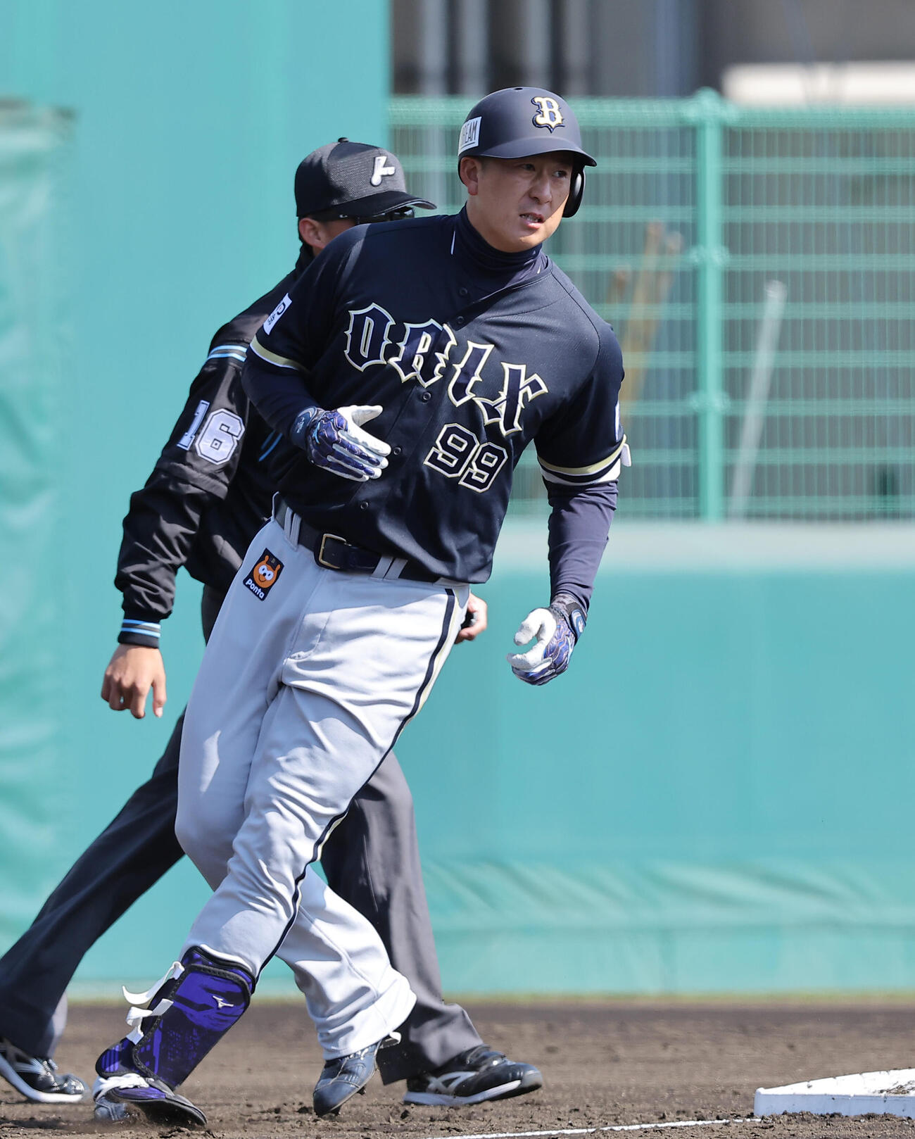 阪神対オリックス春季教育リーグ　4回表オリックス2死、杉本は三塁打を放つ（撮影・上田博志）