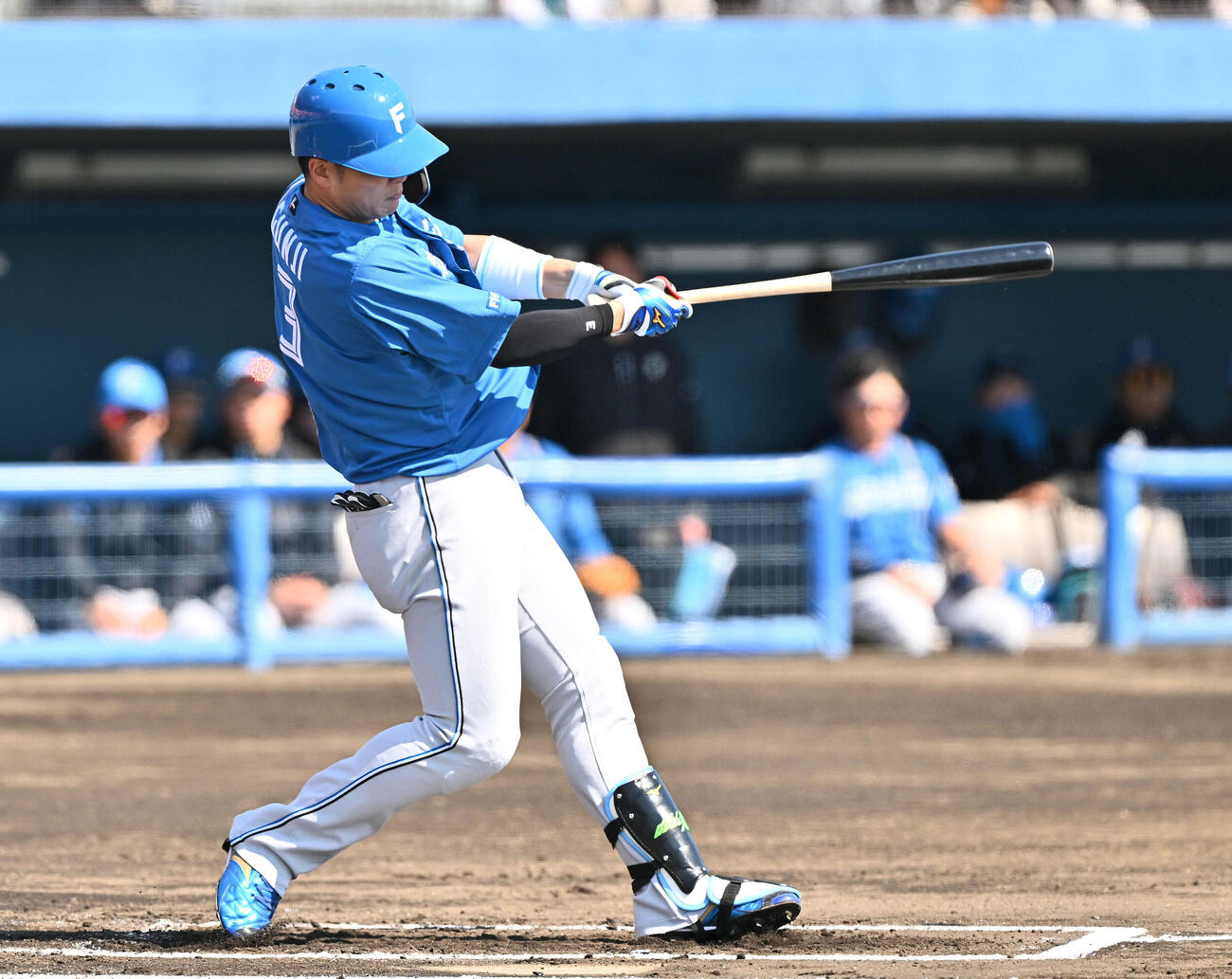 楽天対日本ハム　1回、郡司は先制適時打を放つ（撮影・滝沢徹郎）
