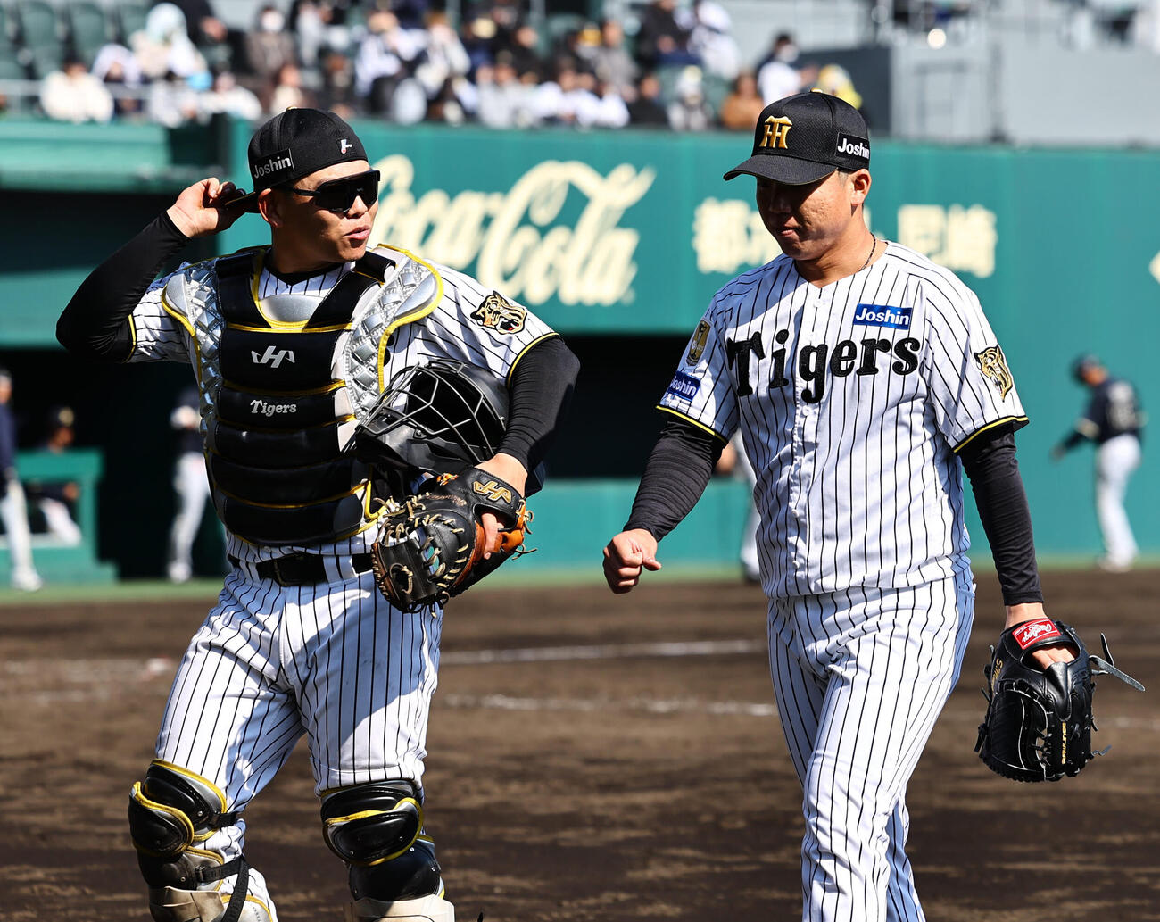 阪神対オリックス春季教育リーグ　オリックス打線を5回1失点に抑えた村上（右）と嶋村のバッテリー（撮影・上田博志）