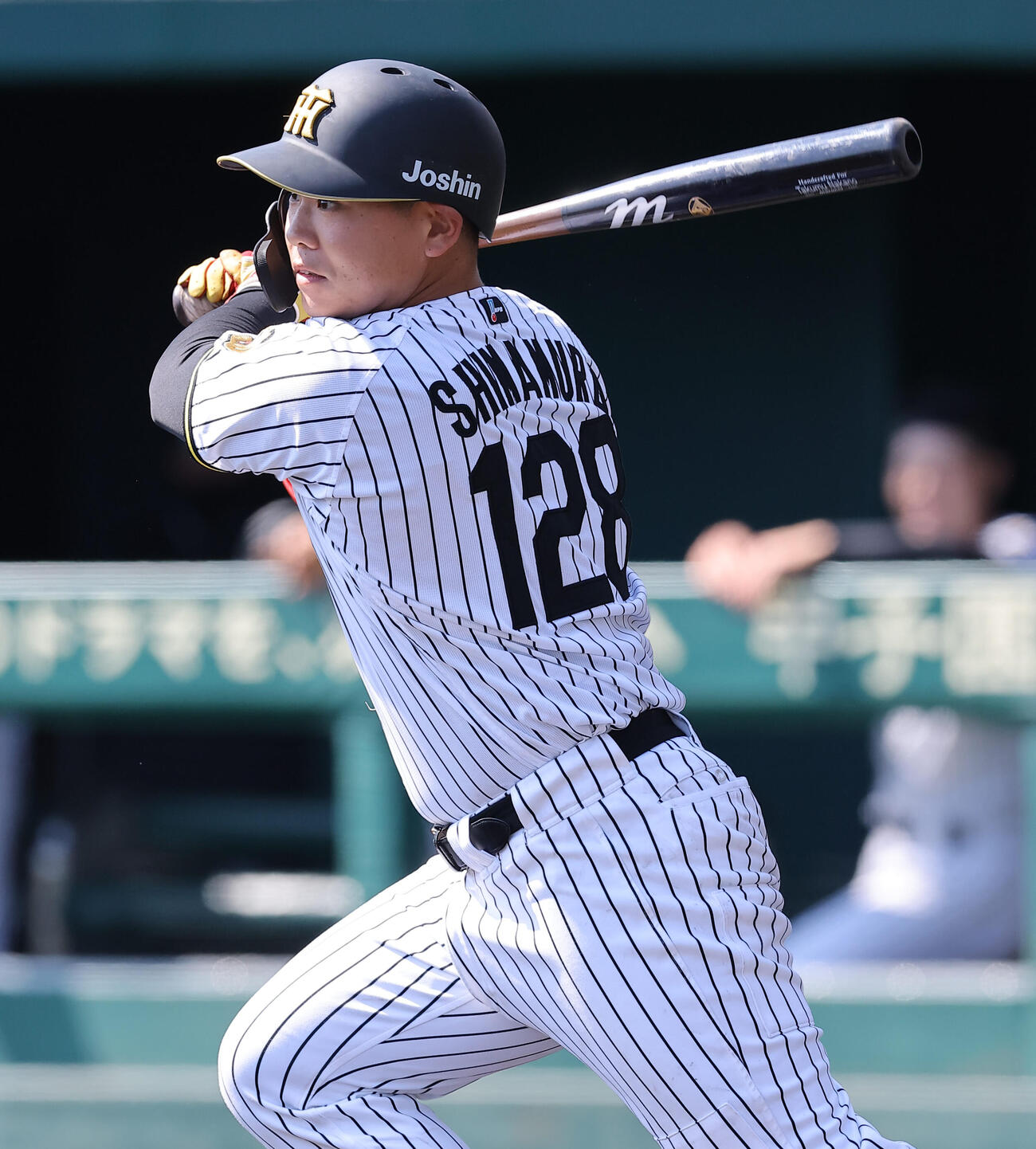 阪神対オリックス春季教育リーグ　1回裏阪神2死二塁、嶋村は左前適時打を放つ（撮影・上田博志）