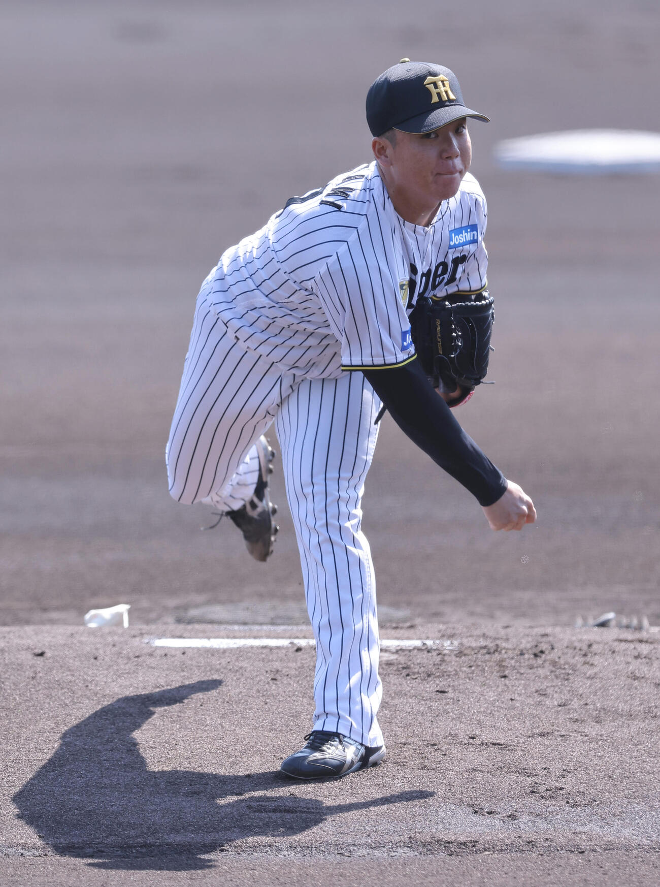 阪神対オリックス春季教育リーグ　先発する阪神村上（撮影・上田博志）