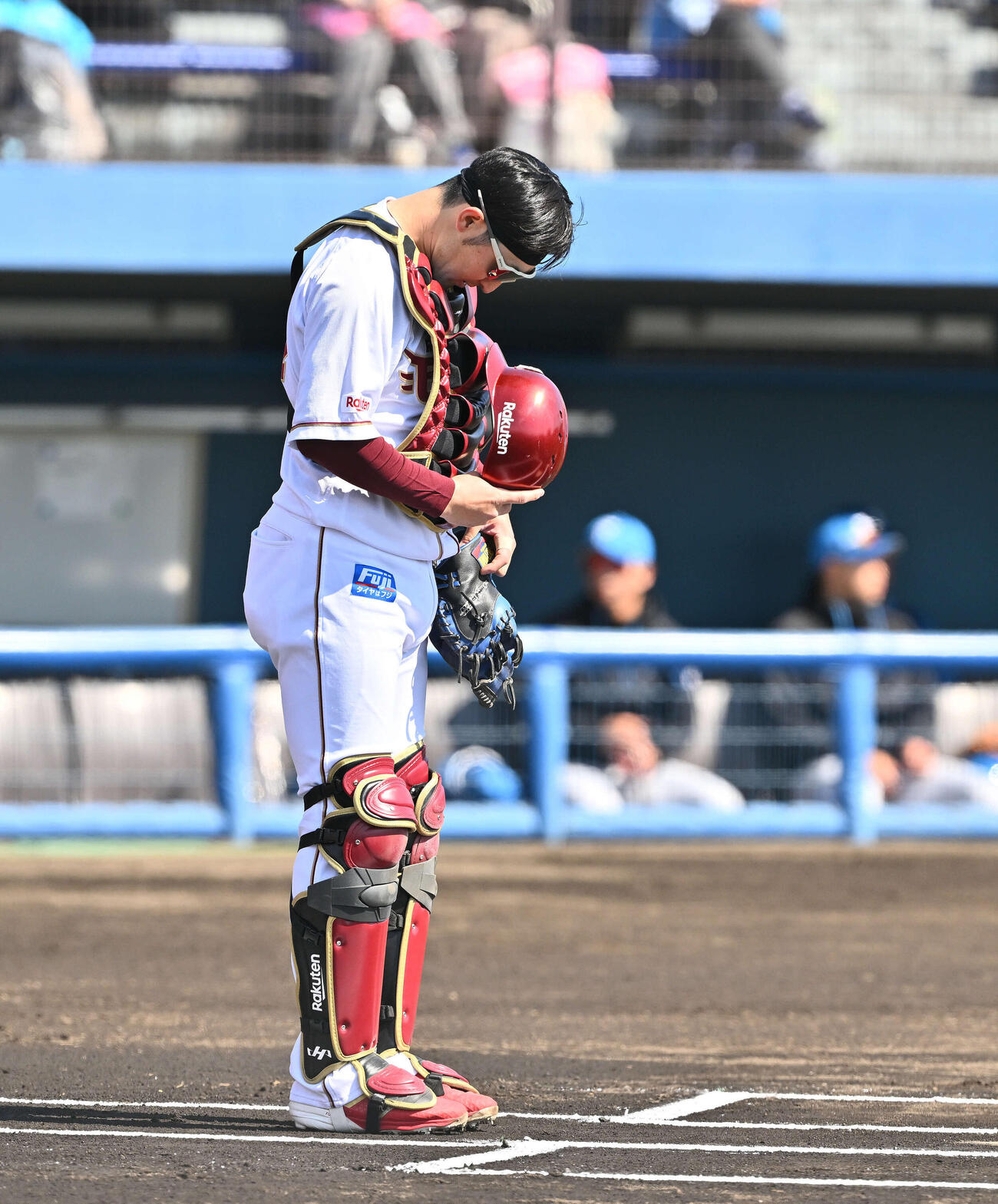楽天対日本ハム　試合に臨む楽天伊藤光（撮影・滝沢徹郎）